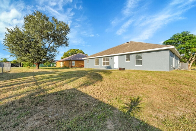 Building Photo - 2518 SE Cooper Ln