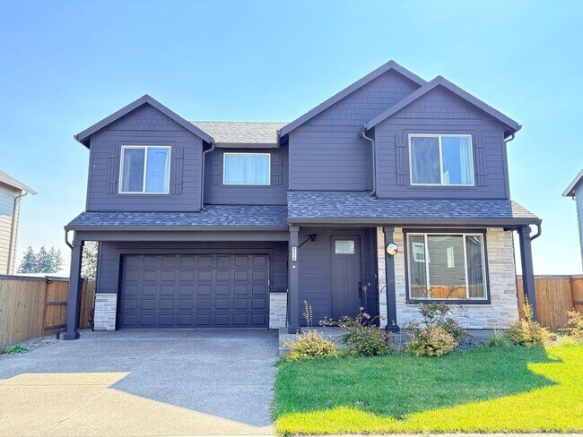Building Photo - 3 Bedroom, 2.5 Bathroom Home Available in NE Salem!
