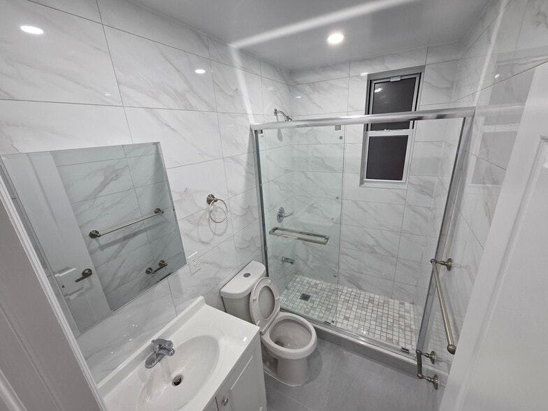 bathroom - 3258 86th St