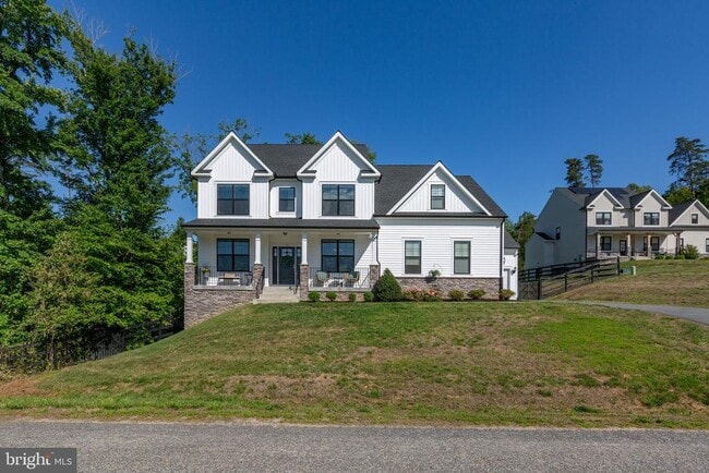 Building Photo - 15 Grove Ln