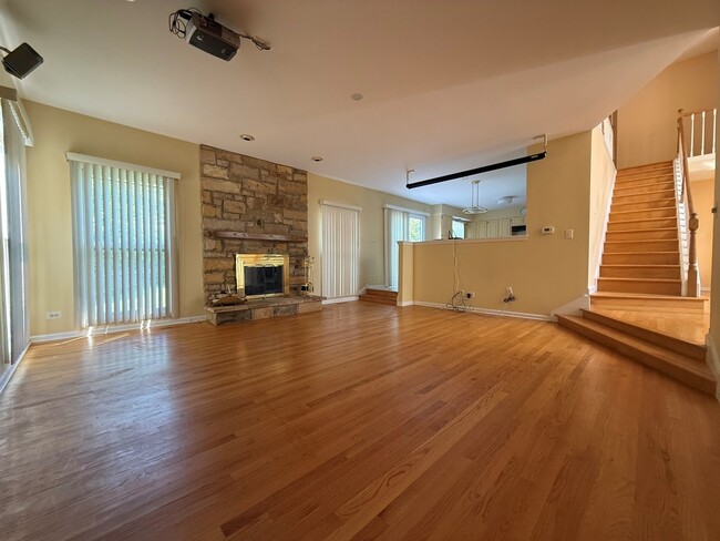 Building Photo - 1062 Dearborn Ln