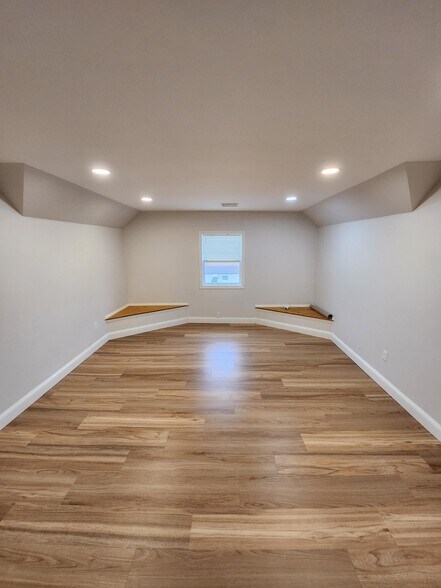 Building Photo - 48 Riverdale St