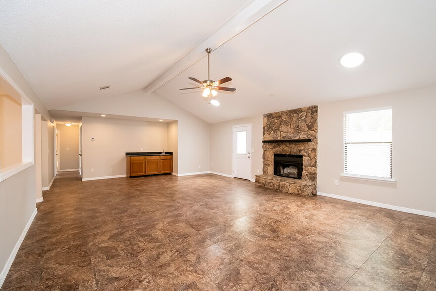Building Photo - 11041 Losco Jct Dr
