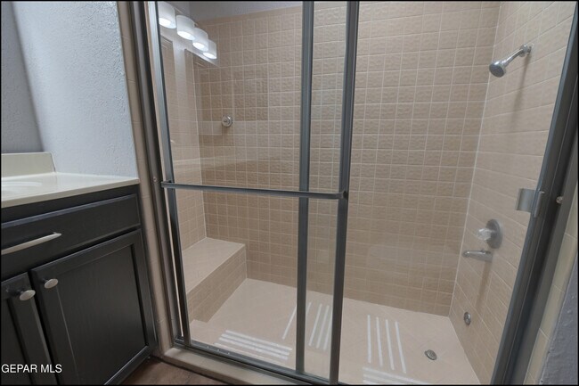Building Photo - 6412 Via Aventura Dr