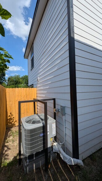 Building Photo - 2310 Wavell St