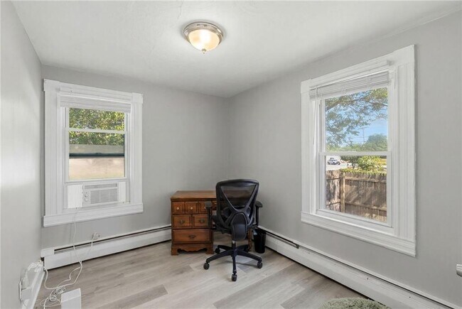 Building Photo - 515 Davisville Rd