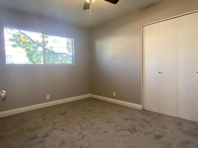 Building Photo - NORTHWEST POOL HOME Available in April!