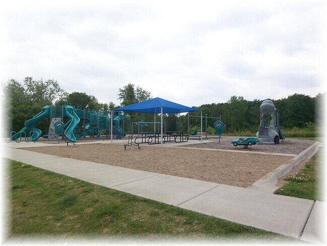 Building Photo - 15215 60th Ave N