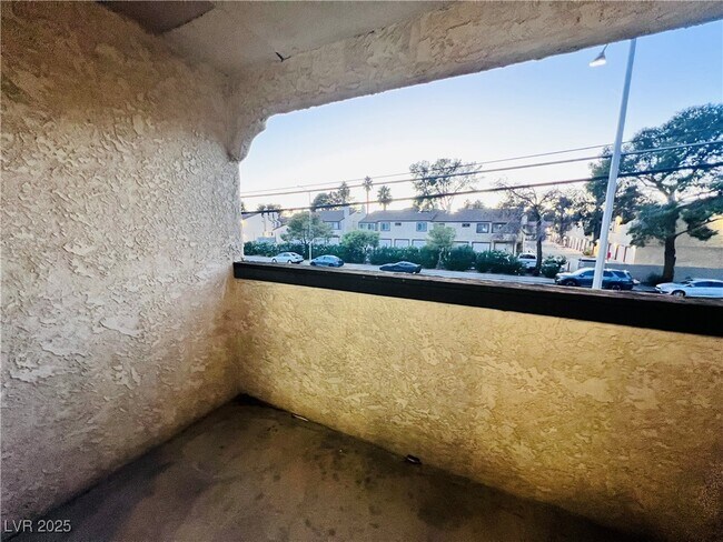 Building Photo - 5048 Spencer St