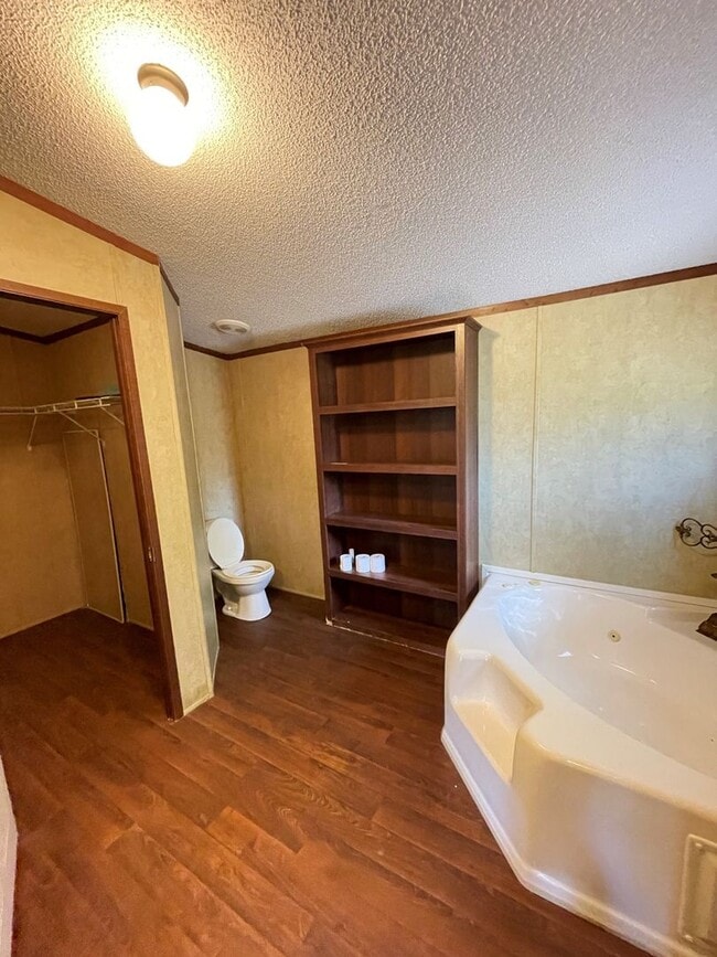 Building Photo - 3 bedroom 2 bath mobile home, LARGE, 1.33 ...