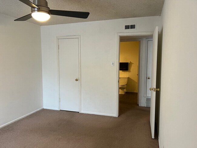 Building Photo - 8038 Broadway St