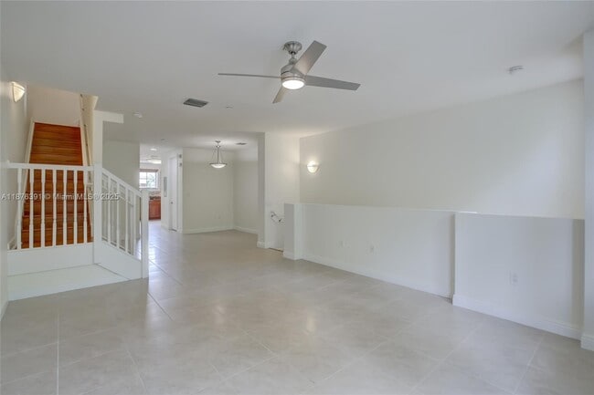 Building Photo - 406 SW 14th Ave