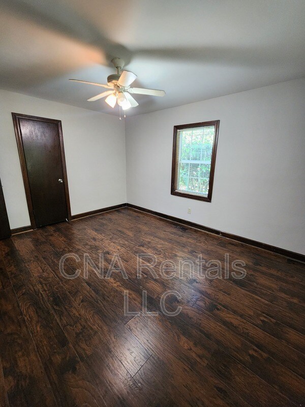 Building Photo - 104 E Acres Dr SE