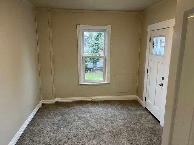 Building Photo - Duplex located on East Ave in Hagerstown