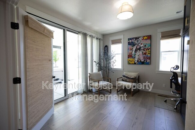 Building Photo - 11855 W Nuova Ct
