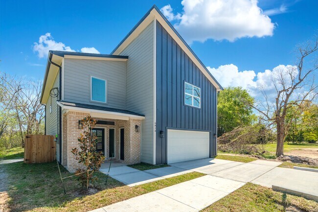 Building Photo - 6814 Champion Ln