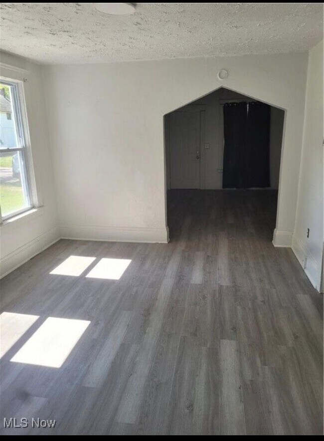 Building Photo - 709 E 126th St