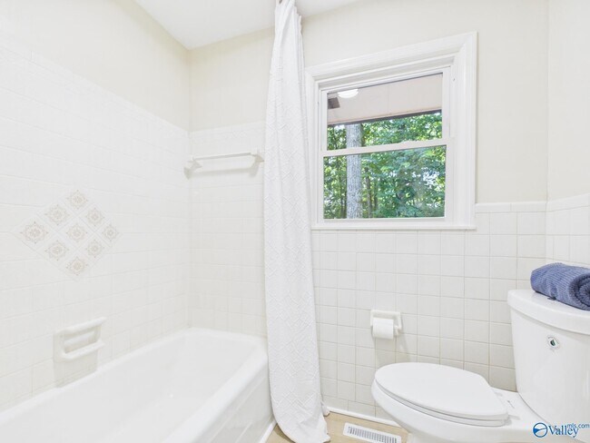 Building Photo - 6808 Jones Valley Dr SE