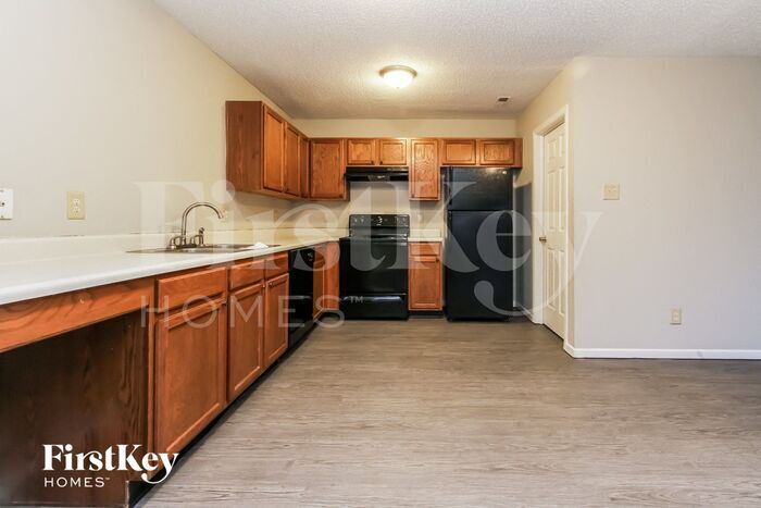 Building Photo - 1911 Dutch Elm Dr