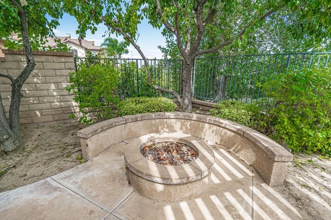 Building Photo - Bella Ventana 3 Bedroom Rental Home in Valencia!