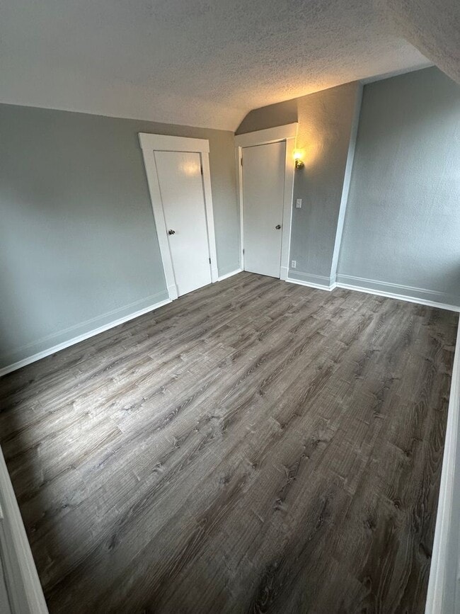 Building Photo - Beautiful Newly Renovated Home 3 BEDROOM 1 BATH, FENCED YARD, Bonus Space