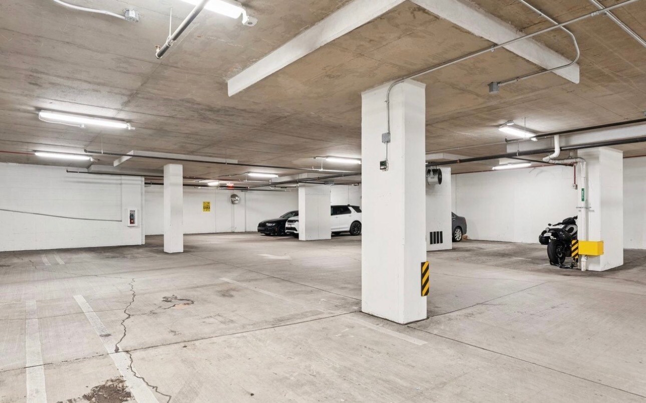 Building Photo - 1211 Van St SE