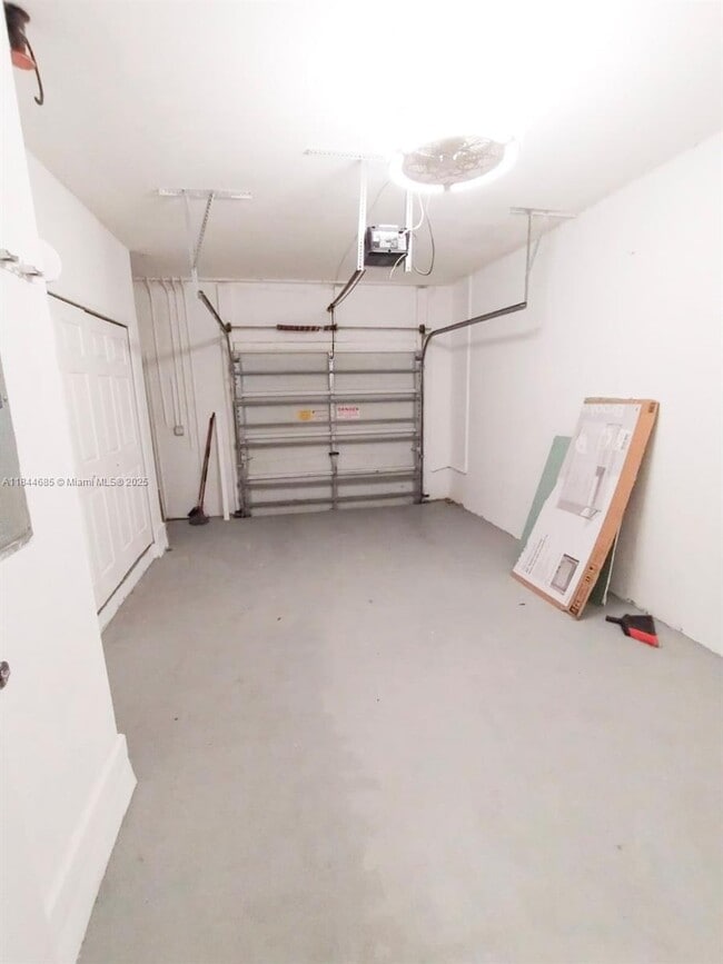 Building Photo - 3802 Shoma Dr