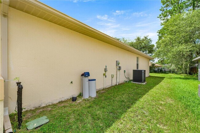 Building Photo - 13552 SW 81 Cir