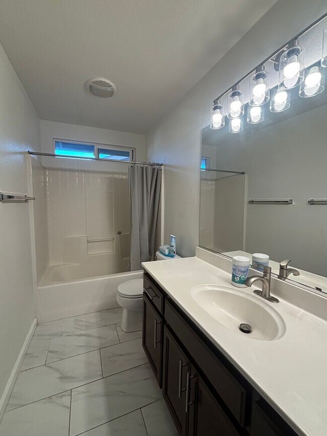 Building Photo - Beautiful 2-Story Home For Rent in Vacaville