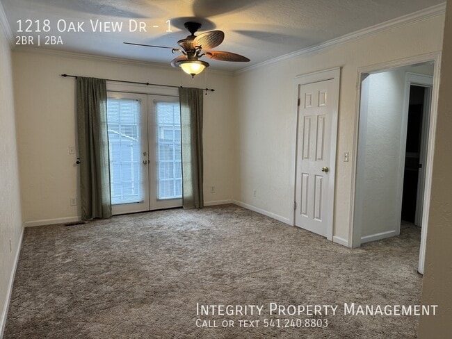 Building Photo - 1218 Oak View Dr