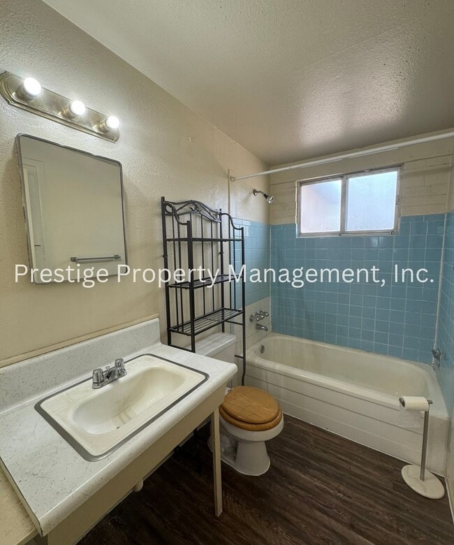 Building Photo - Charming, Centrally Located Brick House!