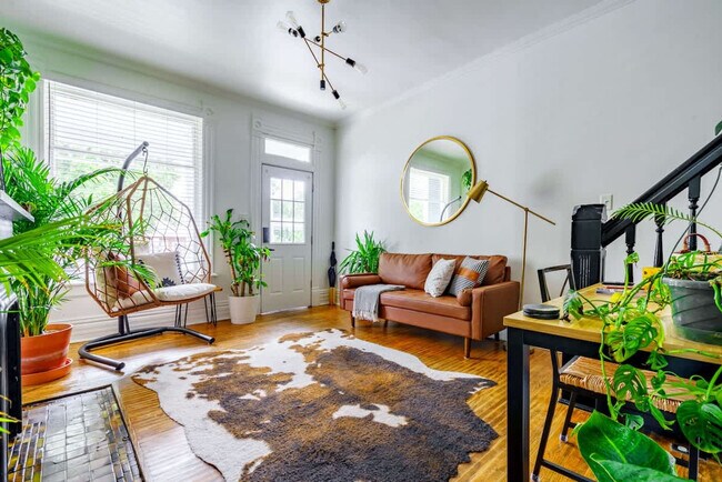 Building Photo - 254 W Poplar Ave