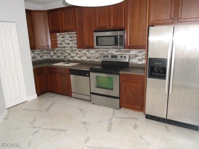 Building Photo - 2447 Laurentina Ln