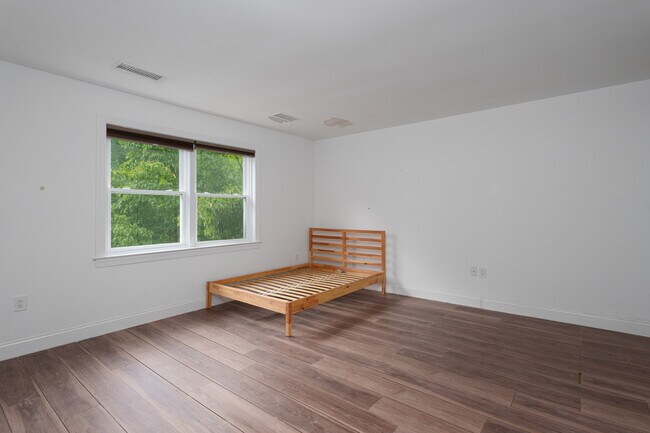 Building Photo - 211 Ross Stevenson Cir