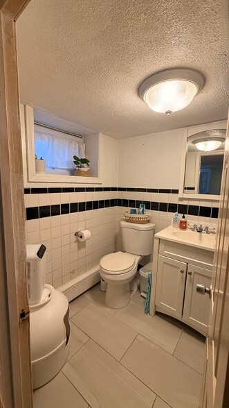 Building Photo - 35 Ford St