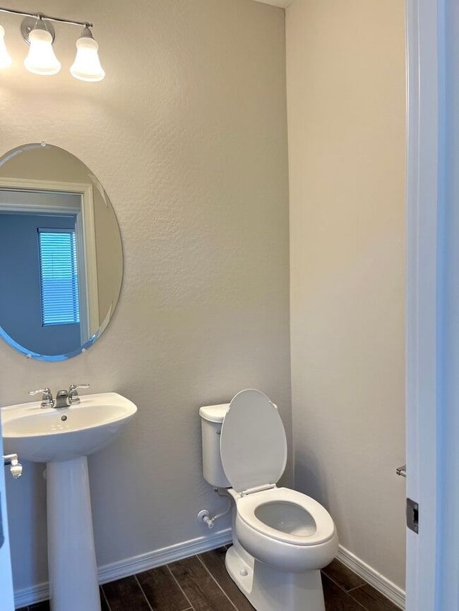 Building Photo - MOVE IN SPECIALS!! 2 Master Suites Open Ceiling Modern Home for RENT!