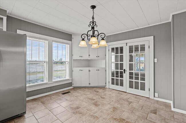 Building Photo - Charming Farmhouse on the West Side of Ath...