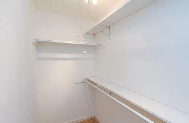 Building Photo - 2 Bed/ 2.5 Bath Townhouse