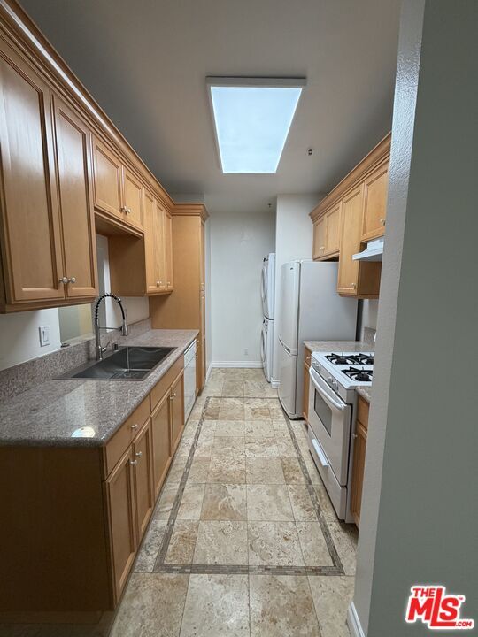 Building Photo - 87 S Allen Ave