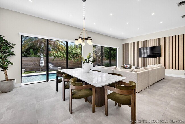 Building Photo - 1807 NE 18th St