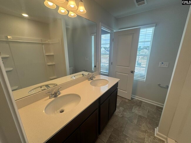 Building Photo - 141 Carr Ln