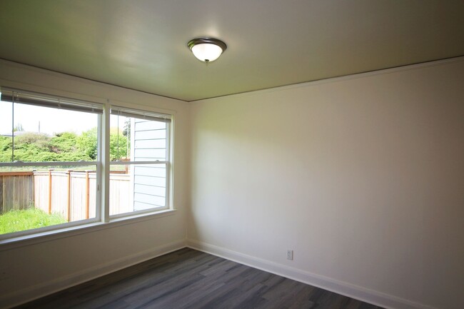 Building Photo - 3257