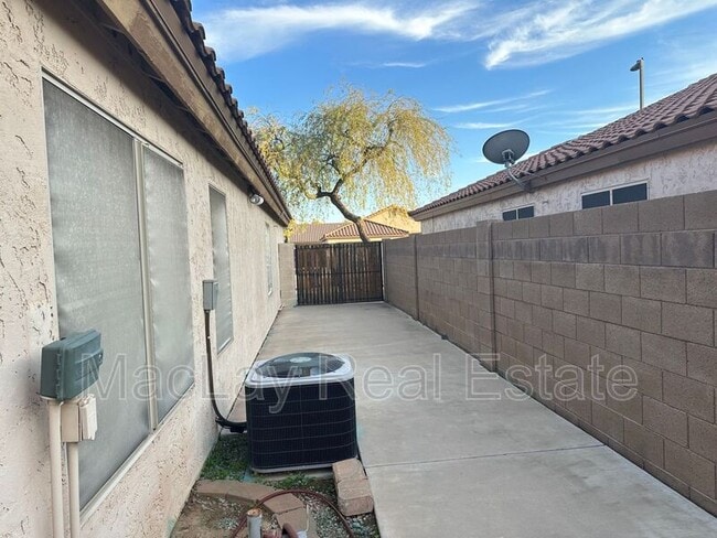 Building Photo - 334 N Duffy Way