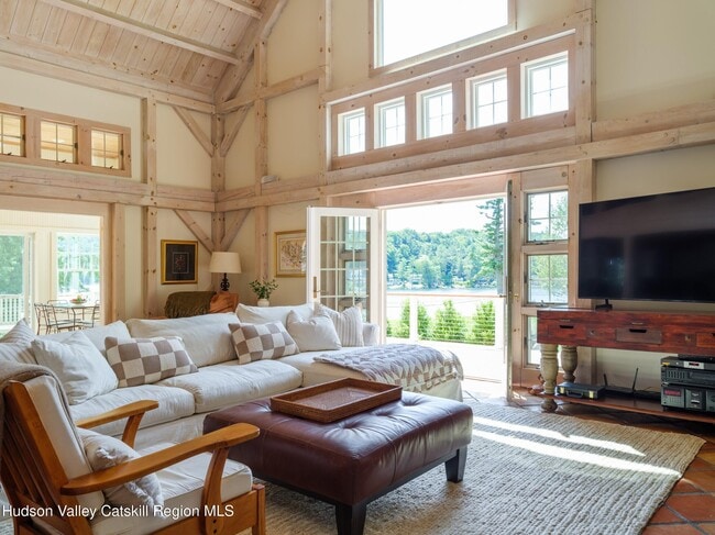 Building Photo - 121 Queechy Lake Dr