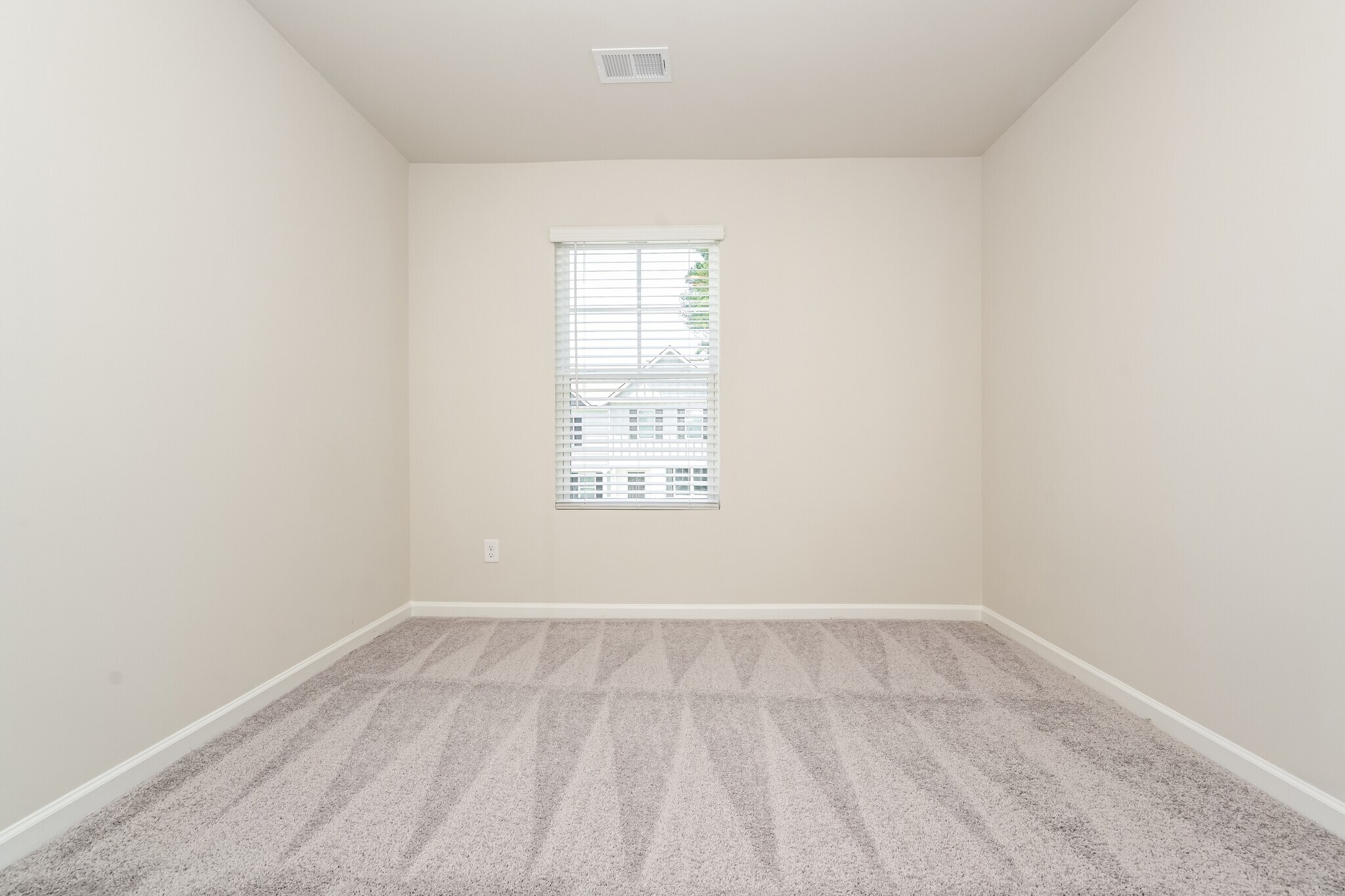 Building Photo - 3575 Saratoga Cir