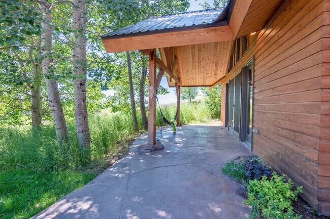 Building Photo - 10570 Rammell Mountain Rd