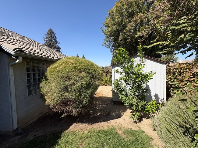 Building Photo - 3524 S Lincoln Ct
