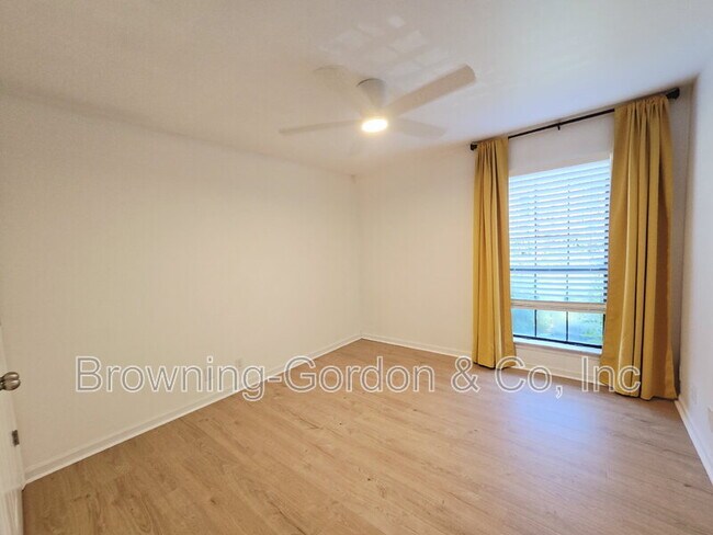 Building Photo - 163 Brooke Castle Dr