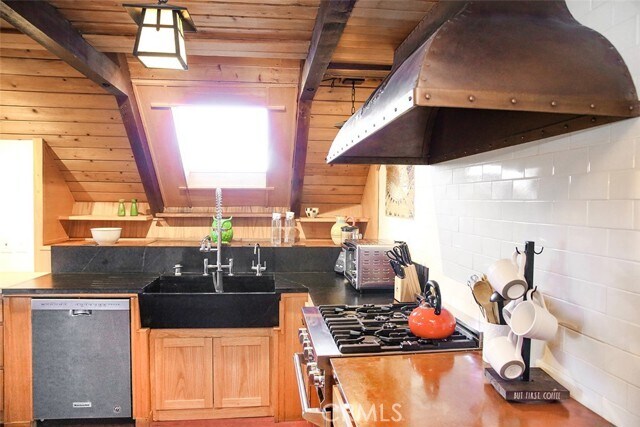 Building Photo - 6360 Moonstone Beach Dr