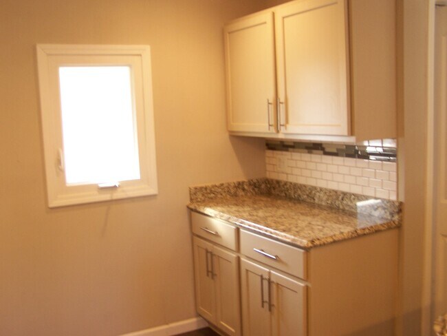 kitchen - 1527 Myrtle Dr